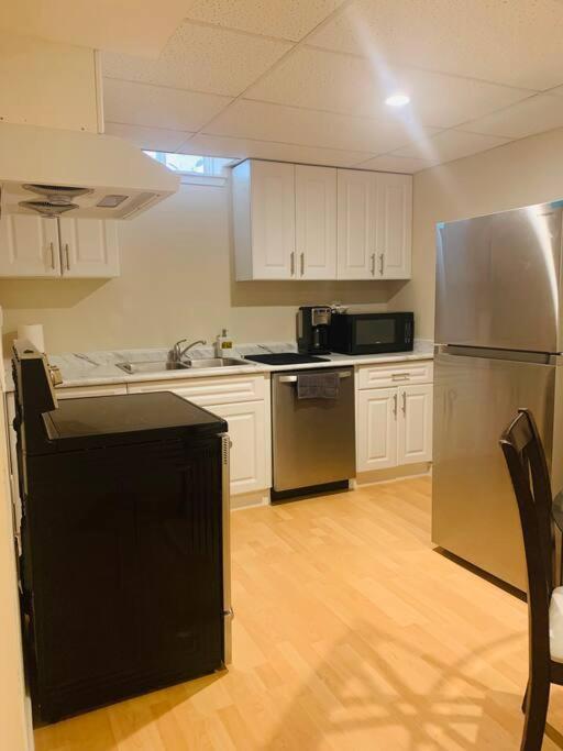 Finished 2 Bedroom Apartment In An Upscale Area Of Эйджакс Экстерьер фото