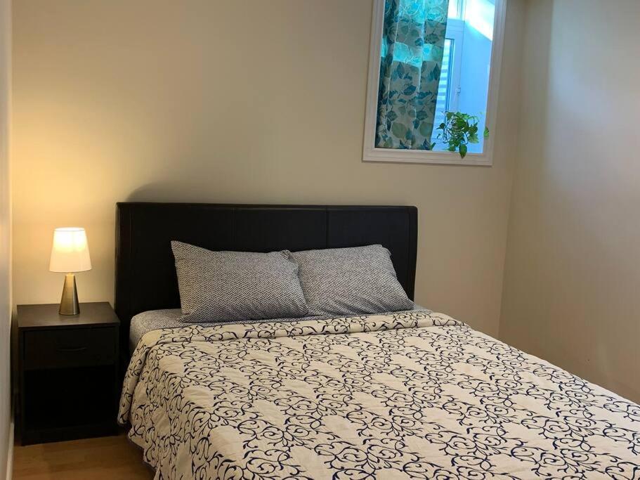 Finished 2 Bedroom Apartment In An Upscale Area Of Эйджакс Экстерьер фото